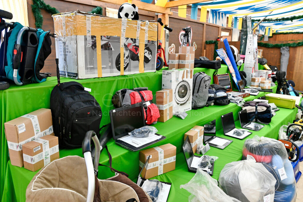 KARLSFELD - 🛍 Fundsachen-Auktion am Samstag (12.07.2025) beim Siedlerfest! Airport München versteigert verlorene Gegenstände! ✈