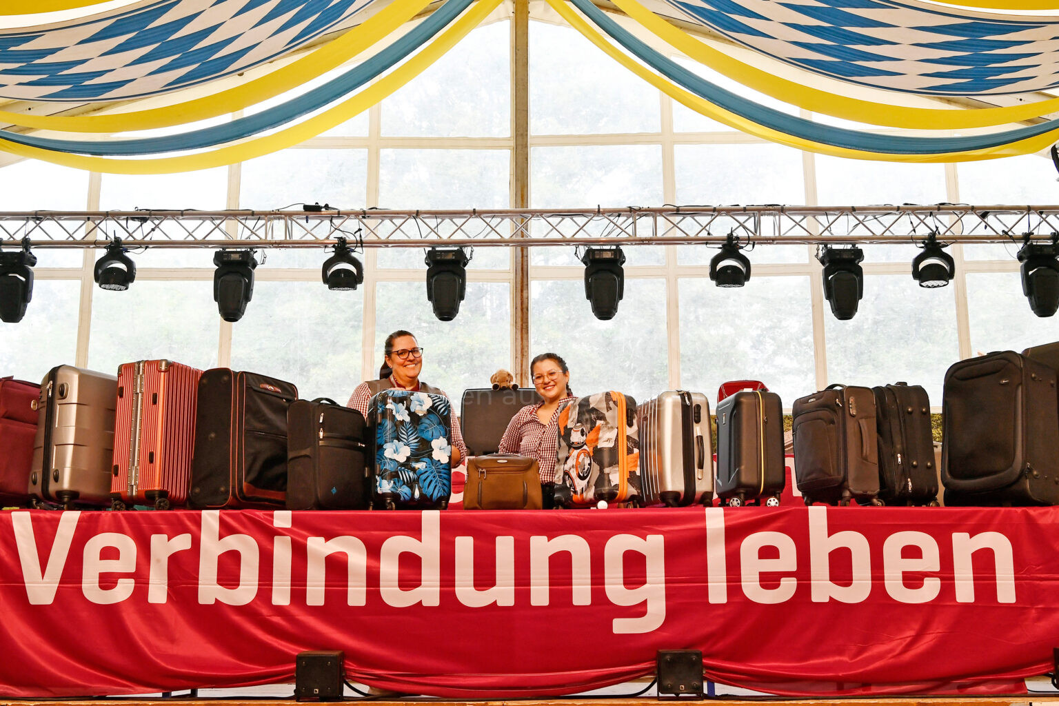 KARLSFELD - 🛍️ Fundsachen-Auktion am Samstag (12.07.2025) beim Siedlerfest! Airport München versteigert verlorene Gegenstände! ✈️