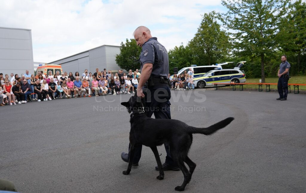 SCHWEINFURT - 🏢 Am morgigen Samstag (26.07.2025) Tag der offenen Tür beim Zoll! Zollhunde-Vorführungen um 11 und 14 Uhr - Eintritt frei! 🐕