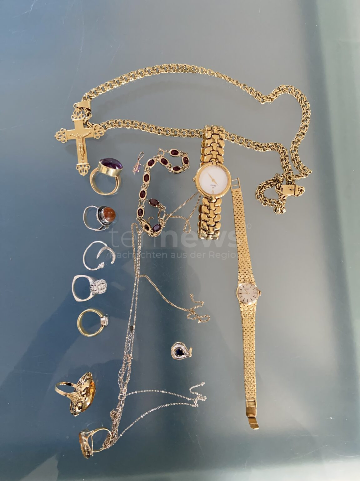 AUGSBURG - 💍 Polizei stellt Schmuck am Dienstag (15.07.2025) sicher! Kripo sucht Eigentümer von Diebesgut - Wohnungseinbrüche vermutet! 🔍
