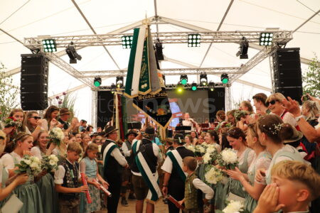 WEILACH - 🎉 Prachtvoller Festumzug der Edelweiß-Schützen am Sonntag (13.07.2025)! Tausende feierten 100 Jahre Vereinsgeschichte mit! 🎺