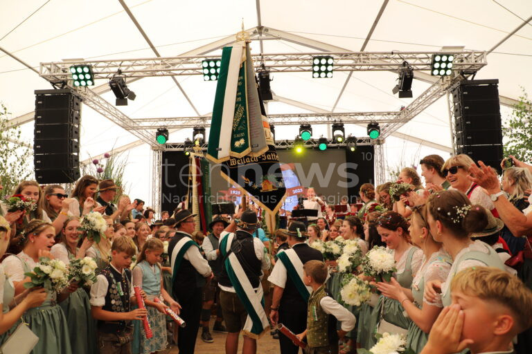 WEILACH - 🎉 Prachtvoller Festumzug der Edelweiß-Schützen am Sonntag (13.07.2025)! Tausende feierten 100 Jahre Vereinsgeschichte mit! 🎺