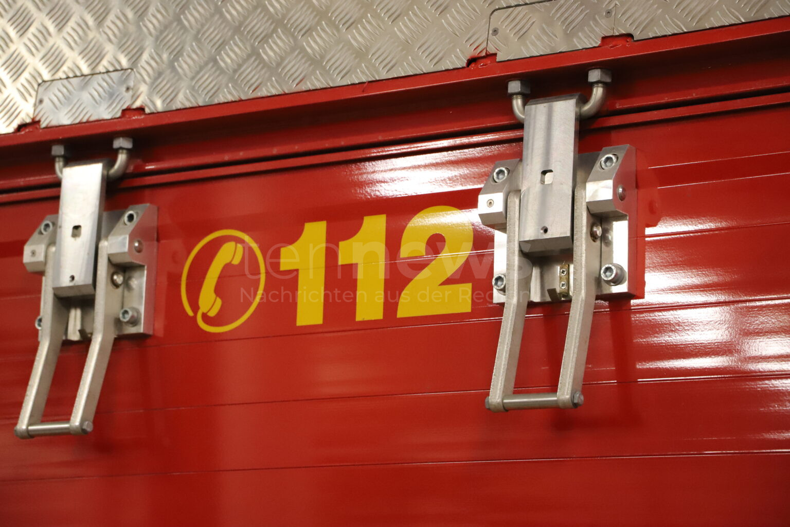 PFAFFENHOFEN AN DER GLONN – 🔥 Hackschnitzelbunker gerät am Montag (25.08.2025) in Brand: Feuerwehr verhindert Großschaden, Kripo ermittelt. 🚒