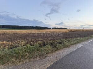 PÖTTMES - 🔥 Ackerbrand am Mittwoch (02.07.2025)! Tausend Quadratmeter Feld gerät während Mähdrescharbeiten in Brand - niemand verletzt! 🚒