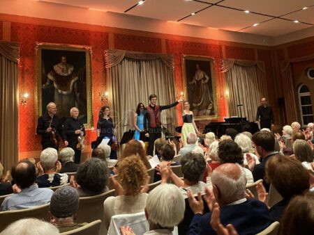 PFAFFENHOFEN - 🎭 Ensemble Phoenix begeistert am Wochenende im Festsaal! Musical-Highlights von Operette bis West Side Story! 🎵