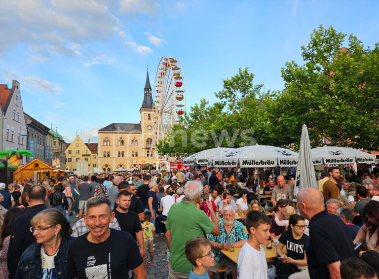 PFAFFENHOFEN AN DER ILM - 🎨 Kunst- und Kultursommer-Festival am 27. & 28.06.2025 begeistert 20.000 Besucher mit Konzerten, Ausstellungen und Kulinarik! 🎶