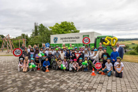 AUFKIRCHEN / STARNBERG - 🚛 Verkehrsschule feiert 50 Jahre! Mobile Einheit vergab bisher 80.000 Radlführerscheine - 1.400 Kinder jährlich trainiert! 🚲