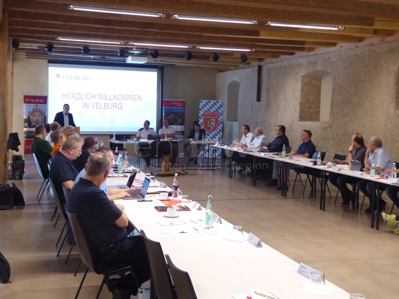 VELBURG - 🚒 Bayerische Feuerwehr-Elite tagte am 18./19. Juli 2025! 36 Experten diskutierten neues Feuerwehrgesetz und Katastrophenschutz! 🔥