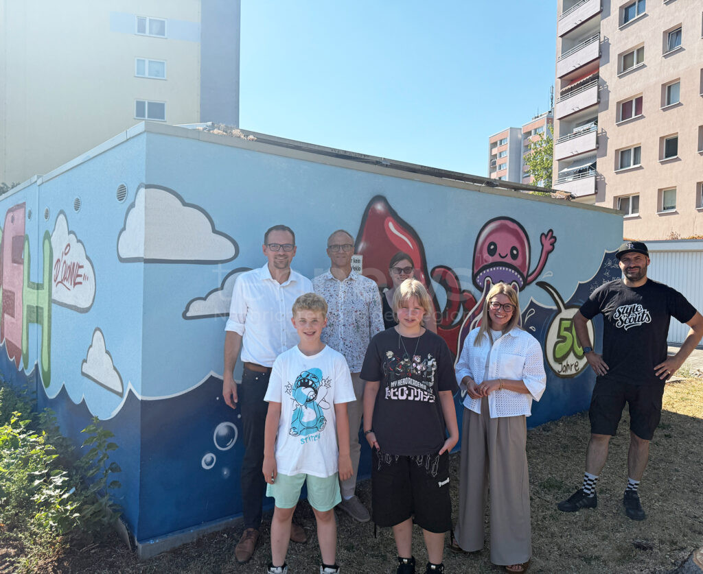 SCHWABACH - 🎨 Graffiti-Projekt zum Städtepartnerschafts-Jubiläum (25.-27.07.2025)! Jugendliche sprayen Banner für Les Sables d'Olonne und kolorieren Wand! 🇫🇷