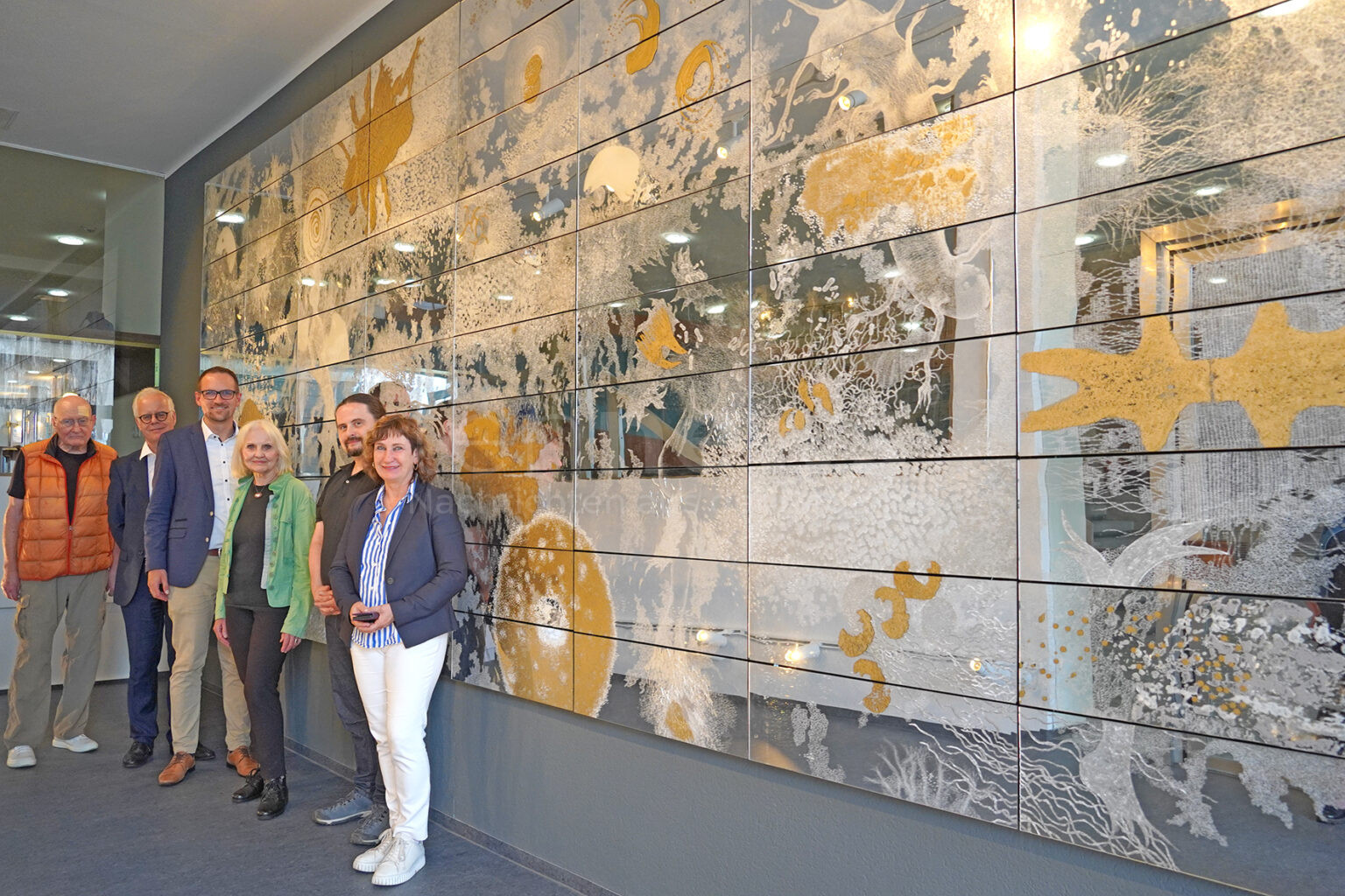 SCHWABACH - 🎨 Großzügige Schenkung! Künstlerin Babette Ueberschär schenkt Stadt 300 kg schwere "Goldstrand"-Installation! ✨