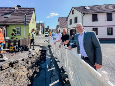 BAD KISSINGEN - 🌳 Grüne Initiative in Hausen! 13 neue Straßenbäume gepflanzt - aus grauem Asphalt wird klimafreundlicher Raum! 🌱
