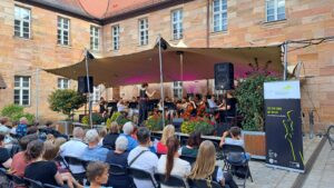 SCHWABACH - 🎵 Festkonzert am Donnerstag (24.07.2025)! Ensembles aus Les Sables und Schwabach im Innenhof des Alten DG - Eintritt frei! 🎶