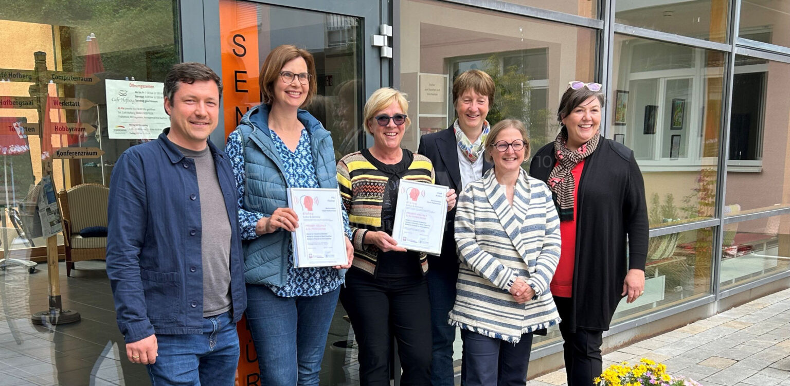 PFAFFENHOFEN AN DER ILM - 🧠 Seniorenbüro tritt bayerischem Demenz-Netzwerk bei! Mitarbeiter qualifiziert, neue Angebote für Betroffene geplant! 🎭