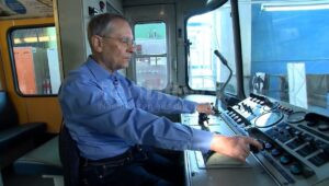 NÜRNBERG - 🚇 Besondere Sonderfahrt am Freitag (18.07.2025)! U-Bahn-Pionier Ernst Wentzel (89) lädt zur Rundfahrt im Museumszug DT1 ein! 🚊