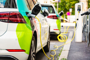 BRÜSSEL - ⚡ EU plant Verbrennerverbot ab 2030 für Mietwagenbranche! 60 Prozent des Neuwagenmarkts betroffen - auch Firmenwagen betroffen! 🚗