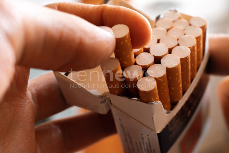 BURGHEIM - 🚬 Zigarettenautomat zwischen Dienstag und Donnerstag (22.-24.07.2025) beschädigt! 2.000 Euro Schaden - Polizei sucht Zeugen! 🚨