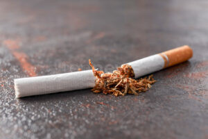 BRÜSSEL - 💸 EU plant drastischen Preisschock für Raucher! Schachtel Zigaretten sollen über 12 Euro kosten - Tabaksteuer soll massiv steigen! 🚬