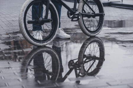 PFAFFENHOFEN AN DER ILM - 🚴 Pedelec-Unfall am Dienstag (08.07.2025)! Senior (79) stürzt bei Nässe und verletzt sich, kommt ins Krankenhaus! ☔