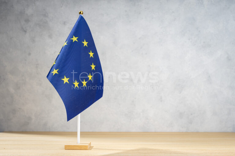 MÜNCHEN - 🏛 Bayerns Bauinister Bernreiter kritisiert am Donnerstag (17.07.2025) die von der EU-Kommission geplant Zentralisierung bei Fördermitteln! 💰