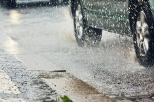 A94 BEI HELDENSTEIN - 🌧️ Aquaplaning-Unfall auf A94 am Montag (07.07.2025)! Audi A6 schleudert mehrmals, touchiert Betonwand - 42.500 Euro Totalschaden! 🚗
