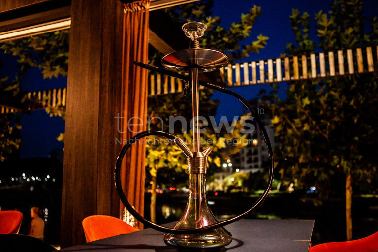 KITZINGEN - 🚨 Betrunkener Mann (32) eskaliert vor Shisha-Bar am Samstag (19.07.2025)! Bedrohung gegen Polizisten führt zu Gewahrsam und Anzeige! 🍺