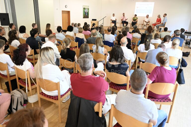REGENSBURG - 🤝 Integrationsforum mit 80 Experten diskutiert Zuwanderung! Sachliche Debatte gegen Rassismus - 68% Erwerbsquote nach 8 Jahren! 📊