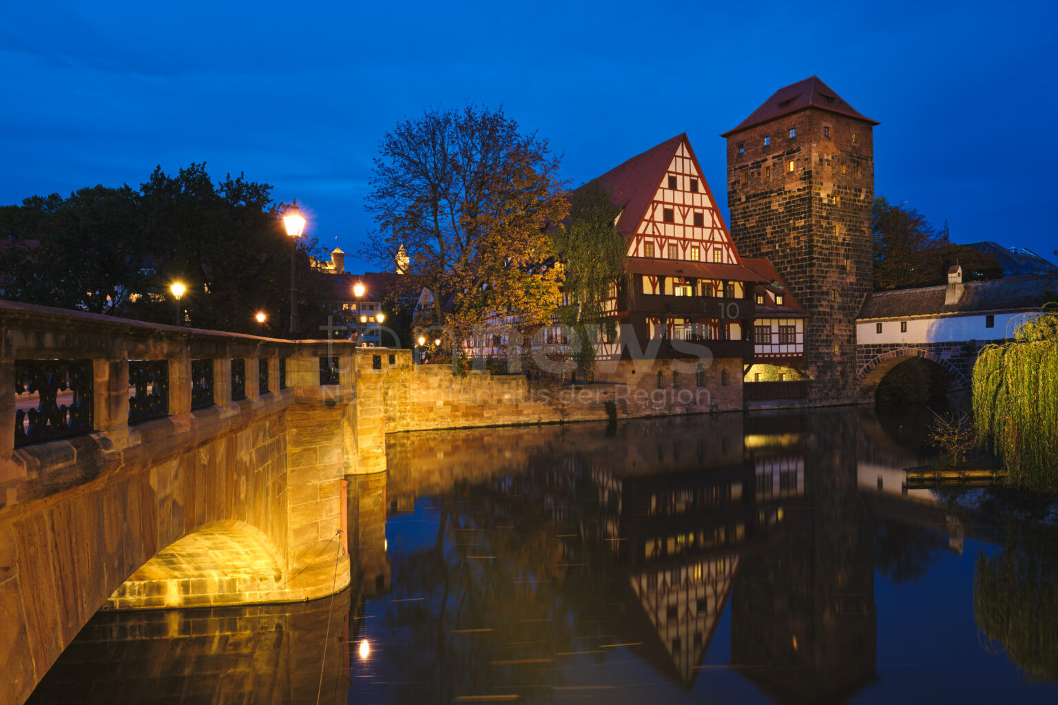 NÜRNBERG - 🎼 975 Jahre Stadtjubiläum am Donnerstag (31.07.2025)! Kostenloses Konzert der Symphoniker auf dem Hauptmarkt ab 20 Uhr! 🎻