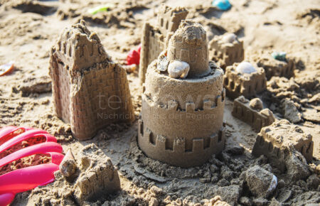 DEUTSCHLAND - 🏰 Sandburgen-Verbot an beliebten Stränden! Bis zu 1.500 Euro Strafe auf Teneriffa, Sylt und in Italien drohen! 💰