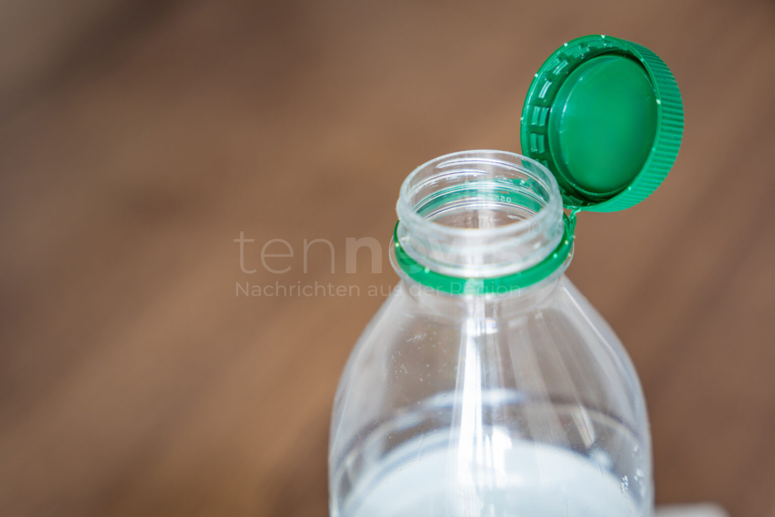 BAYERN - 💧 Entwarnung für PET-Flaschen! Bundesinstitut bestätig: Keine Gesundheitsgefahr durch Plastikflaschen!