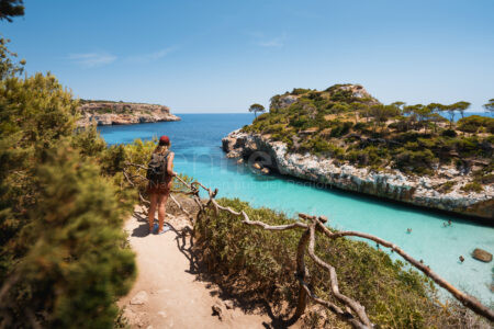SANTANYI - ⚠️ Fremdenfeindlichkeit auf Mallorca! "Deutsche raus"-Parolen am Samstag (05.07.2025) an Geschäfte gesprüht - Deutsche Unternehmer geschockt! 🏝️