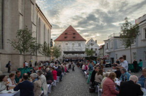 EICHSTÄTT - 🎵 Willibaldswoche am Samstag (12.07.2025) mit 200 Gospel-Sängern! Silent Disco im Dom und Jugendfestival mit Live-Musik! 🎤