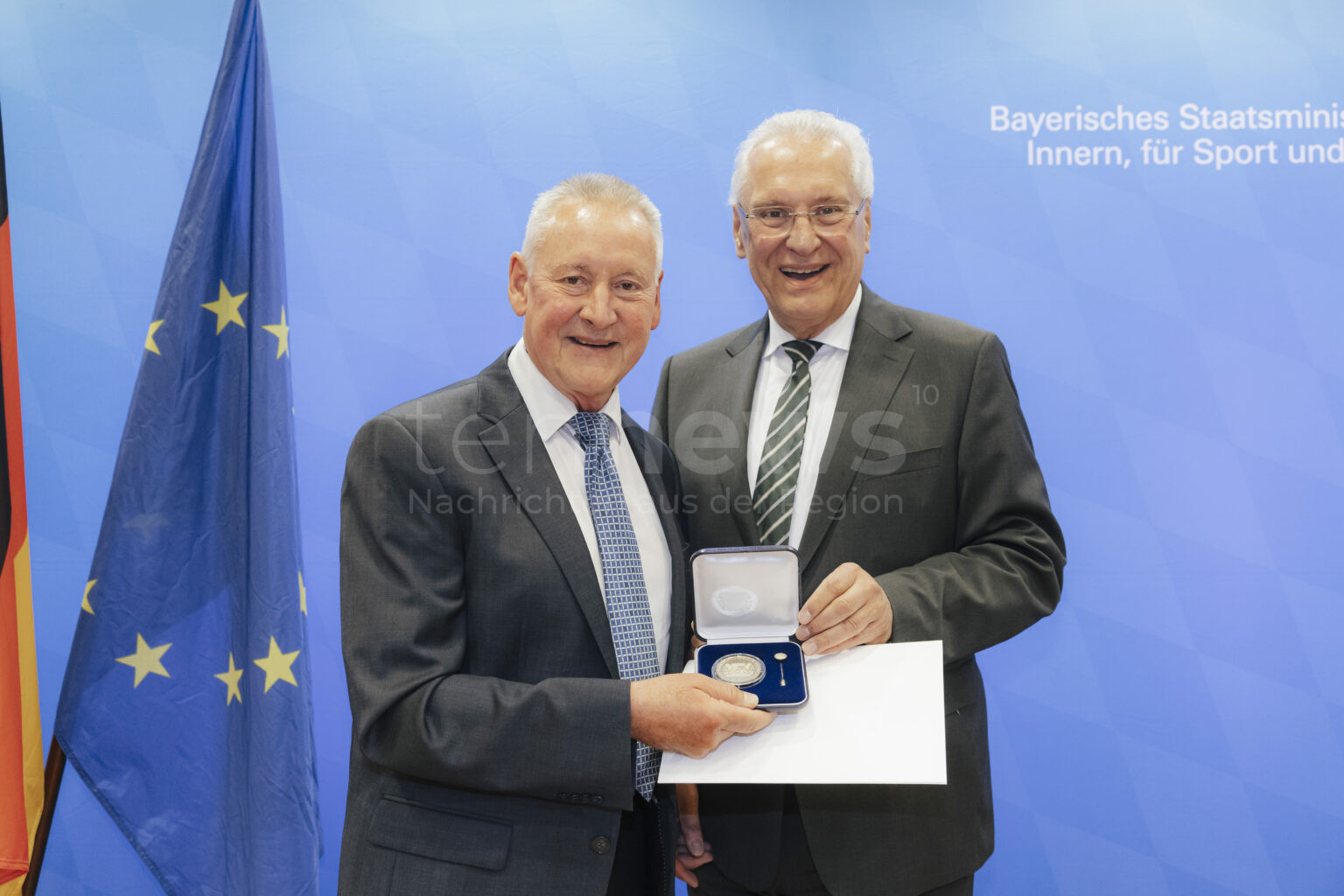 FÜRTH - 🏅 Kommunale Verdienstmedaille in Gold für OB Thomas Jung: Hohe Auszeichnung für herausragenden Einsatz in Fürth! 👏