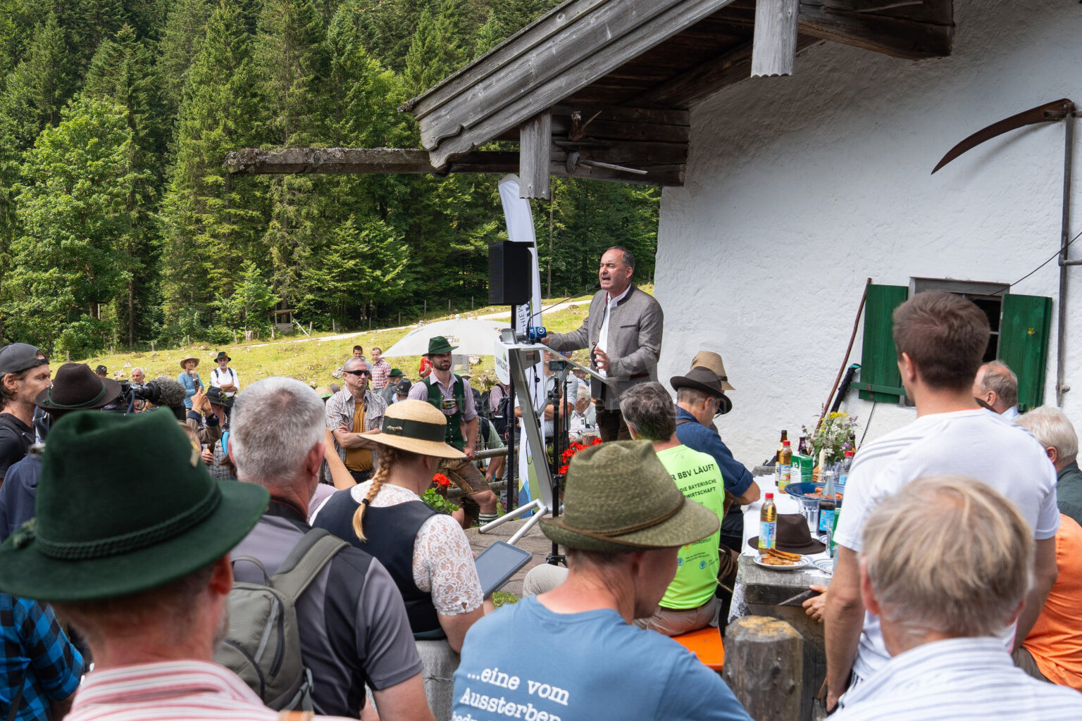 RUHPOLDING - 🐺 Aiwanger fordert schnellere Wolf-Bejagung am Mittwoch (06.08.2025)! Bund soll günstigen Erhaltungszustand erklären! 🏹