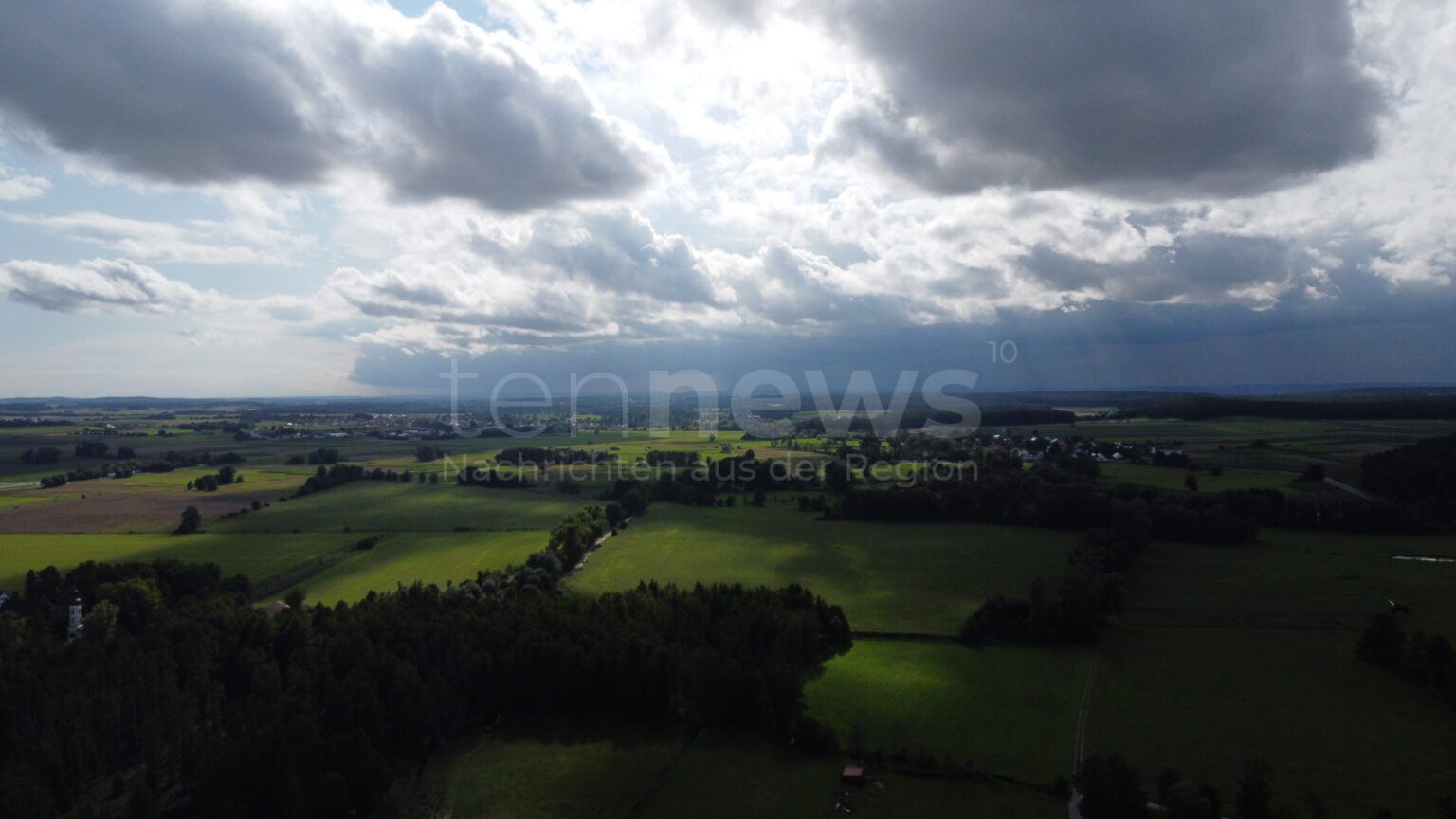 BAYERN - ⛈️ Gewitter zum Ferienstart am Freitag (01.08.2025)! Kurzer Starkregen, dann Doppelregenbogen über Schrobenhausen! 🌈