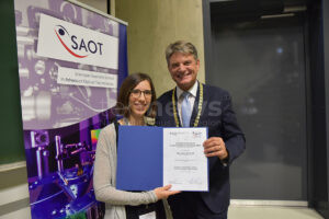 ERLANGEN - 💡 Photonik-Hub der FAU: 100.000 Euro für innovative Darmkrebsforschung, Young Researcher Award für Alba Alfonso García! 🏆
