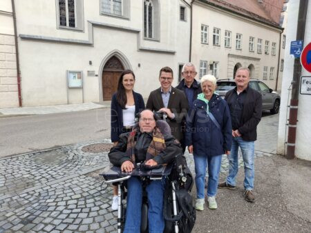 NÖRDLINGEN - ♿ Bordsteinabsenkung in der Baldinger Straße verbessert Barrierefreiheit und Sicherheit für mobilitätseingeschränkte Personen! 🚶