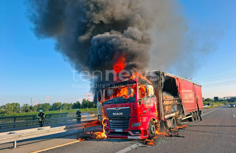 MÜNCHEN - 🔥 Lastwagen-Brand legt A99 am Dienstag (19.08.2025) lahm! Sattelzug brennt - Hauptfahrbahn bleibt auch am Mittwoch gesperrt! 🚛