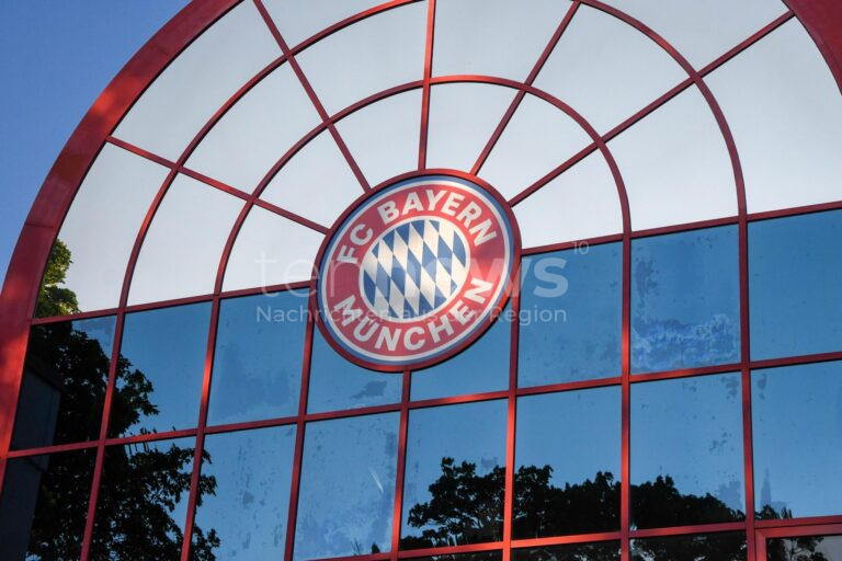 BONN - 🚑 Medizinischer Notfall bei Golf-Turnier am Samstag (02.08.2025)! Uli Hoeneß (73) mit Krankenwagen ins Krankenhaus gebracht! ⛑