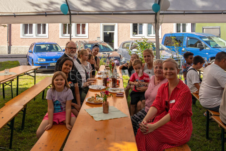 PASSAU - 🏡 WGP feiert Innenhofsanierung im Wohnquartier Sailerwöhr: Mehr Lebensqualität, neue Begegnungsflächen und Austausch beim Mieterfest! 🌳