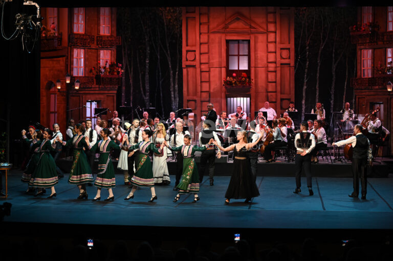COBURG - 🇦🇱 Morgen (Freitag, 05.09.2025): Albanisches Nationalensemble in der Alten Pakethalle – Musik, Tanz und bunte Trachten live erleben! 🎶