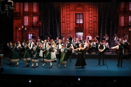 COBURG - 🎶 Albanische Folklore live: Nationalensemble aus Tirana gastiert am Freitag (05.09.2025) in der Alten Pakethalle – Musik, Tanz, Kostüme und Oktoberfest! 🇦🇱