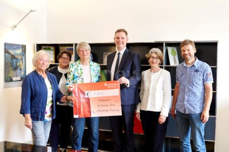 BAMBERG - 💰 Frauenclub spendet 1.000 Euro Flohmarkt-Erlös! Geld geht an Stadtjugendamt für bedürftige Kinder und Jugendliche! ❤️