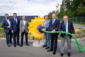 NÜRNBERG - ☀️ Mega-PV-Anlage am Airport Nürnberg am Montag (05.08.2025) eröffnet! 1,7 km lange Solaranlage macht Flughafen autark! ✈️