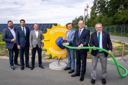 NÜRNBERG - ☀️ Mega-PV-Anlage am Airport Nürnberg am Montag (05.08.2025) eröffnet! 1,7 km lange Solaranlage macht Flughafen autark! ✈️