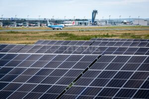 NÜRNBERG - ☀️ Mega-PV-Anlage am Airport Nürnberg am Montag (05.08.2025) eröffnet! 1,7 km lange Solaranlage macht Flughafen autark! ✈️