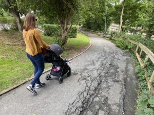 LAUF AN DER PEGNITZ - 🚧 Gehweg zum Bahnhof wird ab Freitag erneuert: Barrierefreiheit und neue Pflasterung bringen mehr Sicherheit! 👟