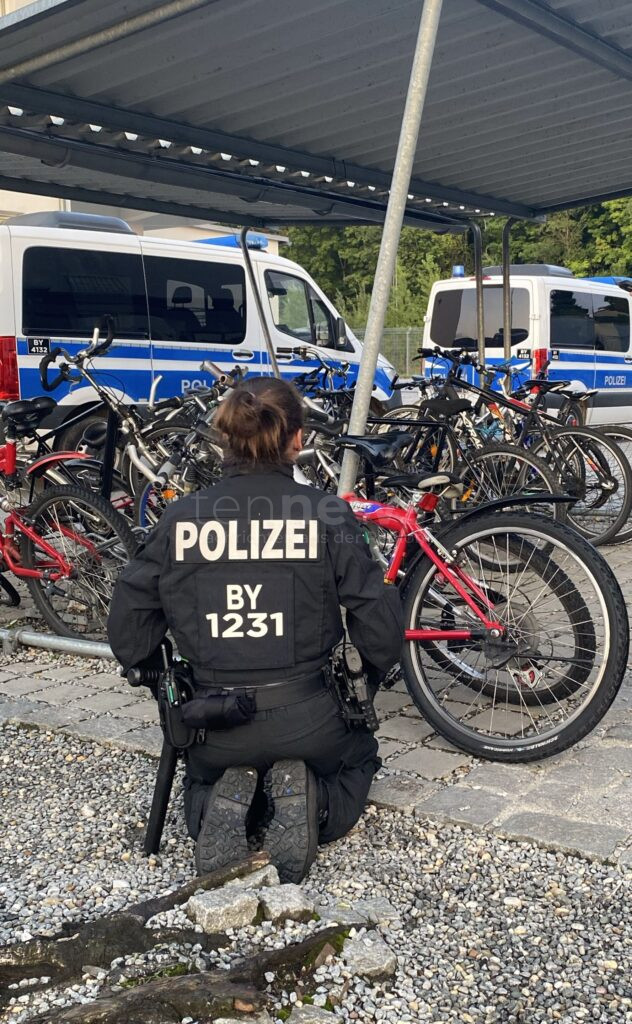 DEGGENDORF - 🏢 Großkontrolle in ANKER-Einrichtungen am Mittwoch (06.08.2025)! Regierung prüft vier Zentren - zwei Personen mit Haftbefehl festgestellt! 🚔