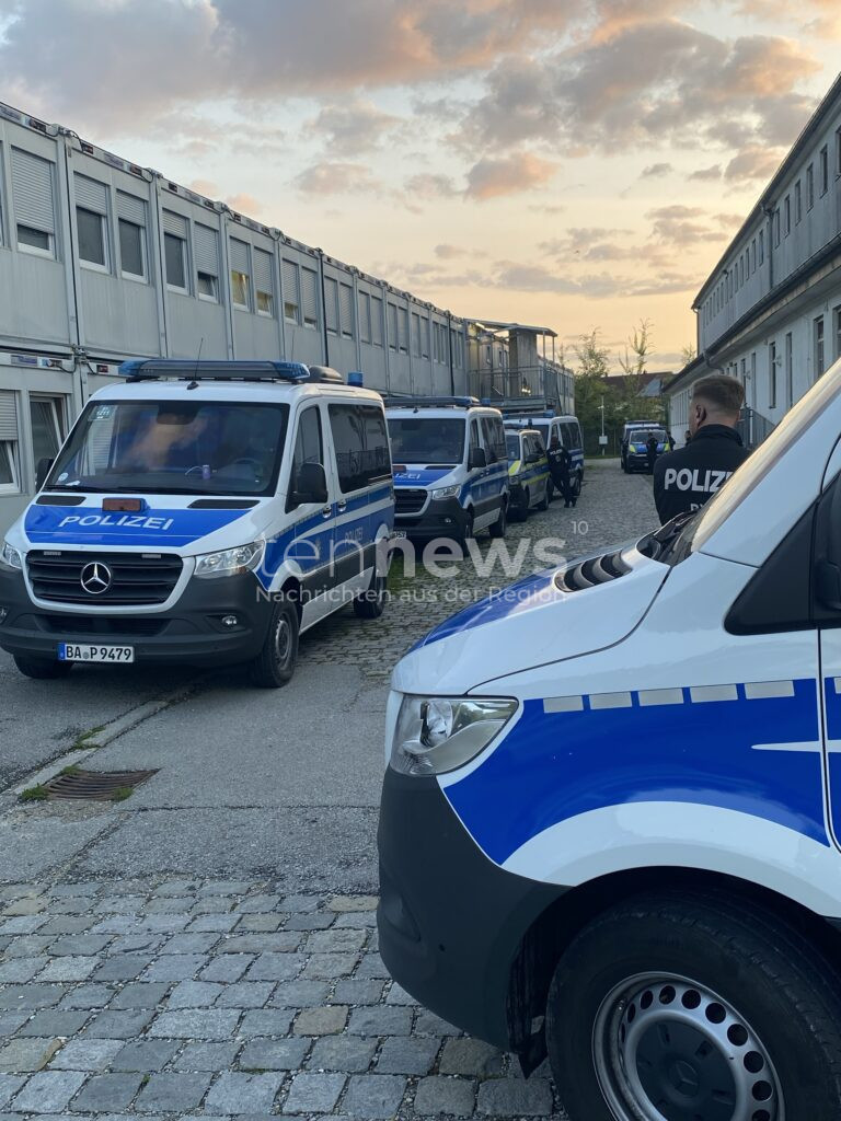 DEGGENDORF - 🏢 Großkontrolle in ANKER-Einrichtungen am Mittwoch (06.08.2025)! Regierung prüft vier Zentren - zwei Personen mit Haftbefehl festgestellt! 🚔