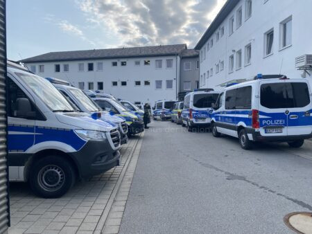 DEGGENDORF - 🏢 Großkontrolle in ANKER-Einrichtungen am Mittwoch (06.08.2025)! Regierung prüft vier Zentren - zwei Personen mit Haftbefehl festgestellt! 🚔