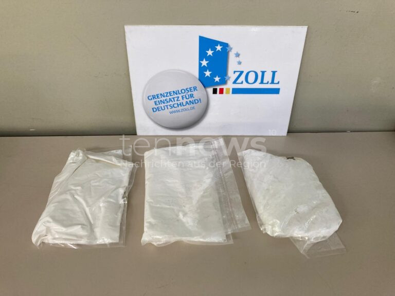 FURTH IM WALD - 💊 Zoll stellt über 3 Kilo Amphetamin auf A3 sicher! Zwei Österreicher mit Drogen unter Fußmatte erwischt! 🚔